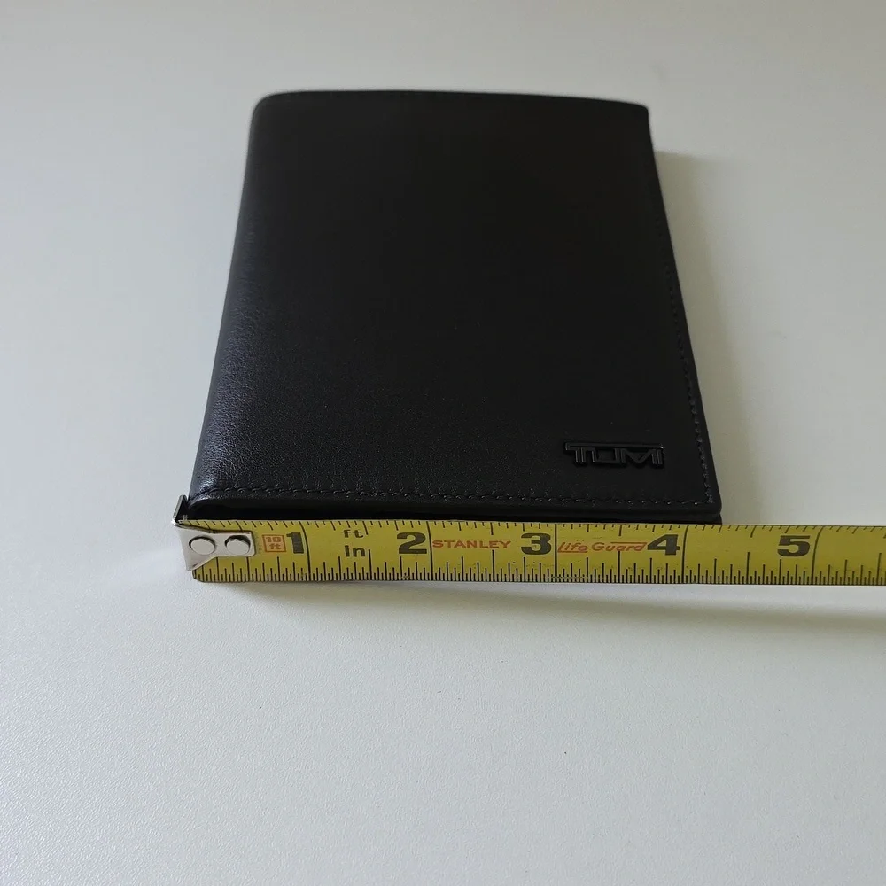 Tumi Delta SLG Mens Passport Case In Black Leather. New In Box